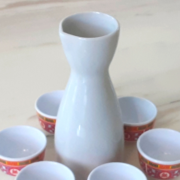 White Porcelain Sake Carafe | 6 Plastic Longevity Melamine Cups - Picture 2 of 5